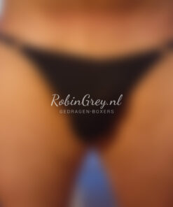 Foto's in een zwarte jockstrap